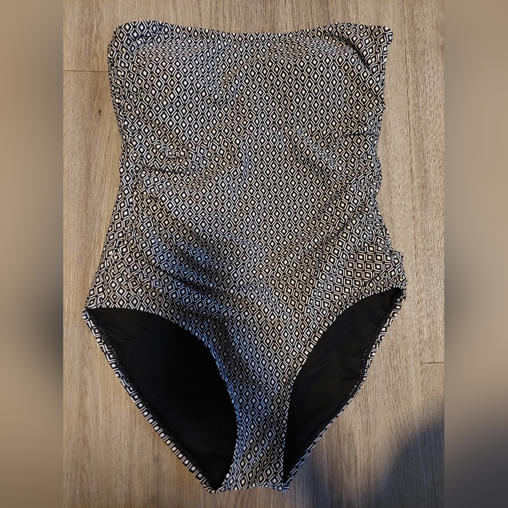 DKNY Black & White Geometric One-Piece Swim Suit - Strapless, Sz M